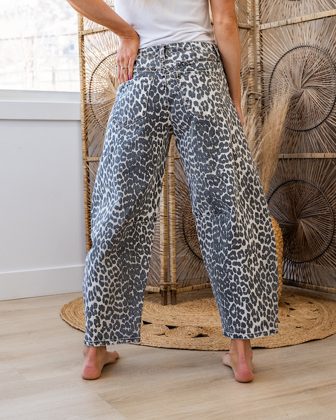 Jeans KanCan tipo barrel con estampado de leopardo EN OFERTA