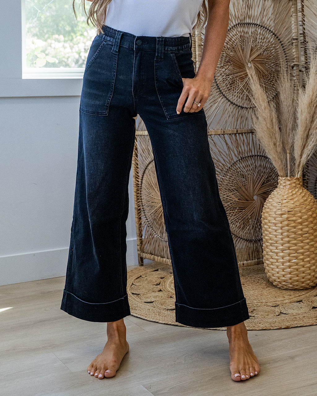 Jeans de pierna ancha Vervet Maggie con dobladillo enrollado y cintura elástica - Negro