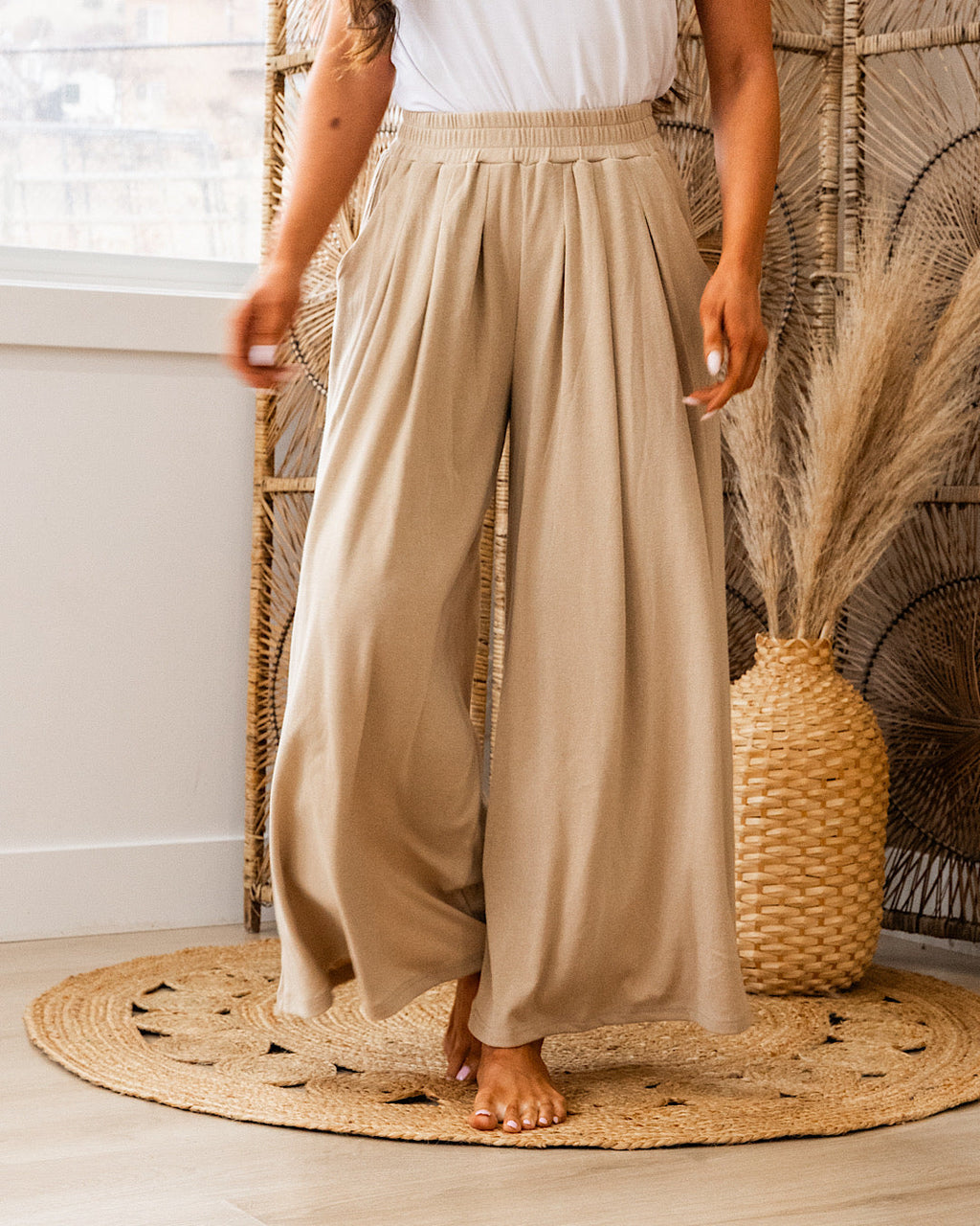 Pantalones de punto plisados de pierna ancha Right Here - Beige