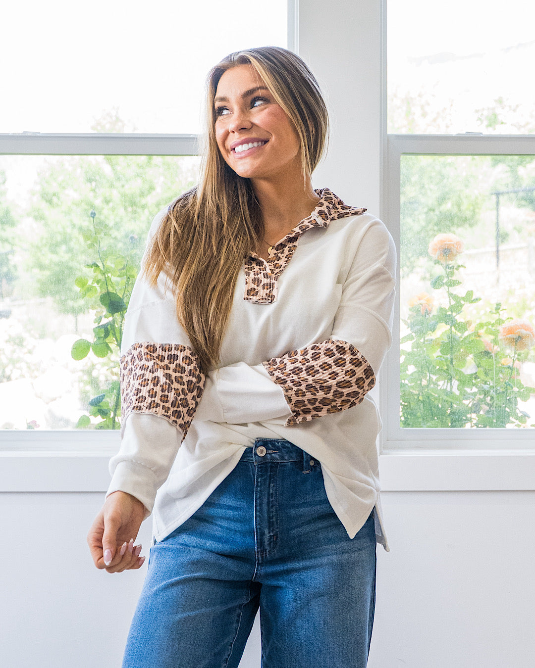 Blusa con cuello Jana de bloques de color con estampado de leopardo - Marfil
