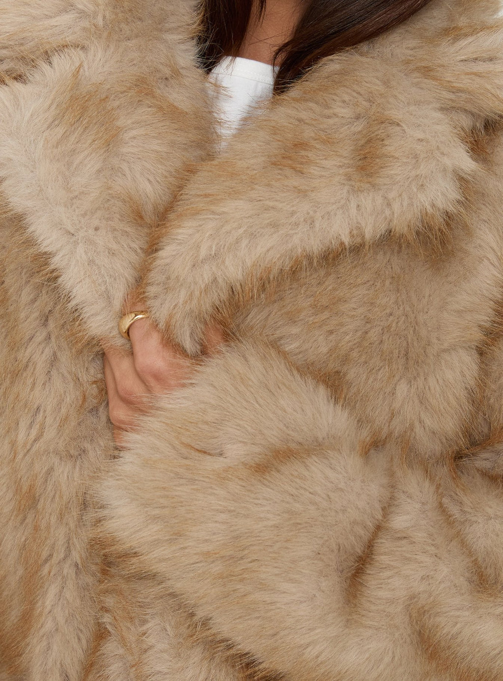 Chaqueta larga de piel sintética End Of Beginning color beige