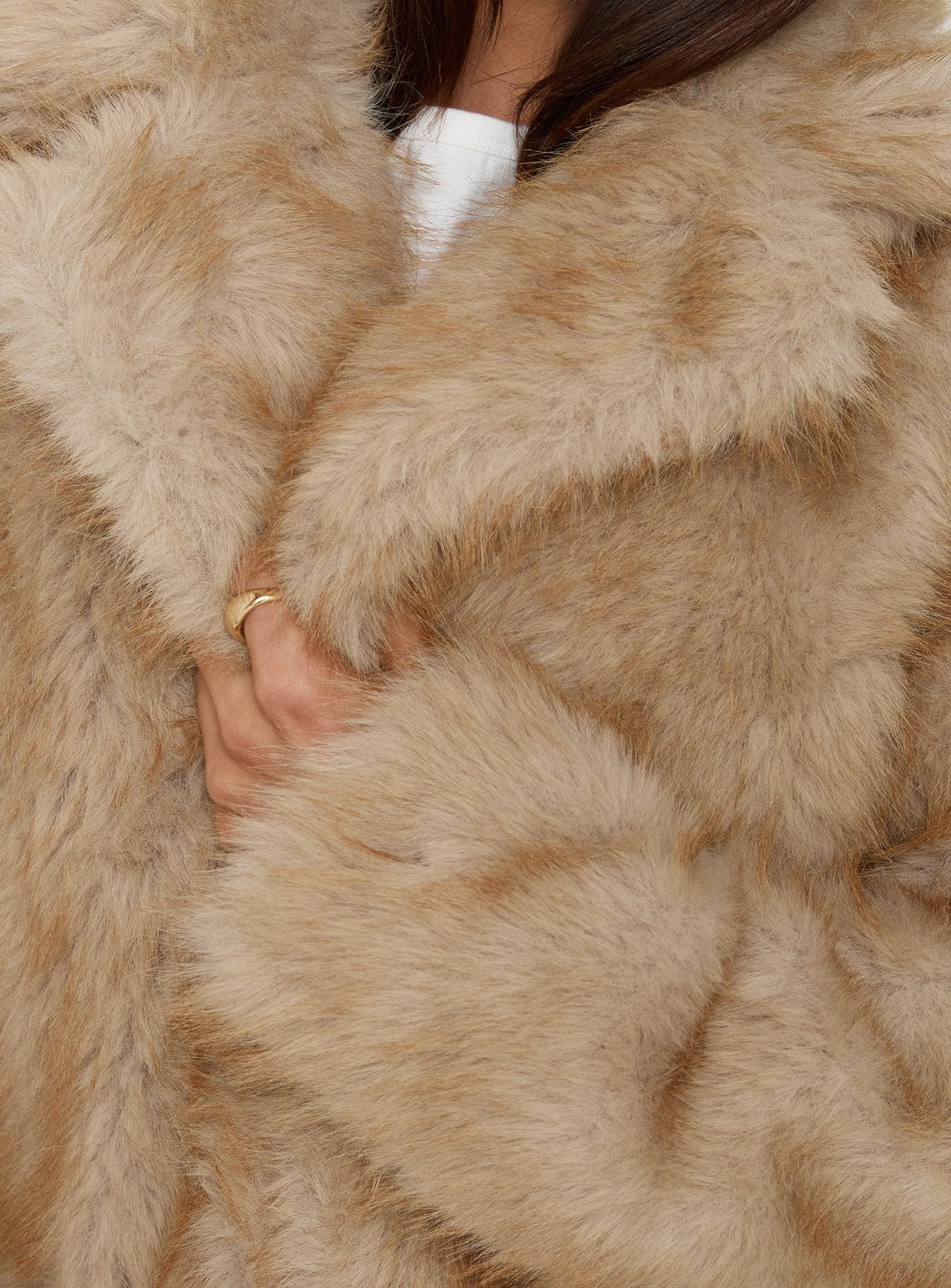 Chaqueta larga de piel sintética End Of Beginning color beige
