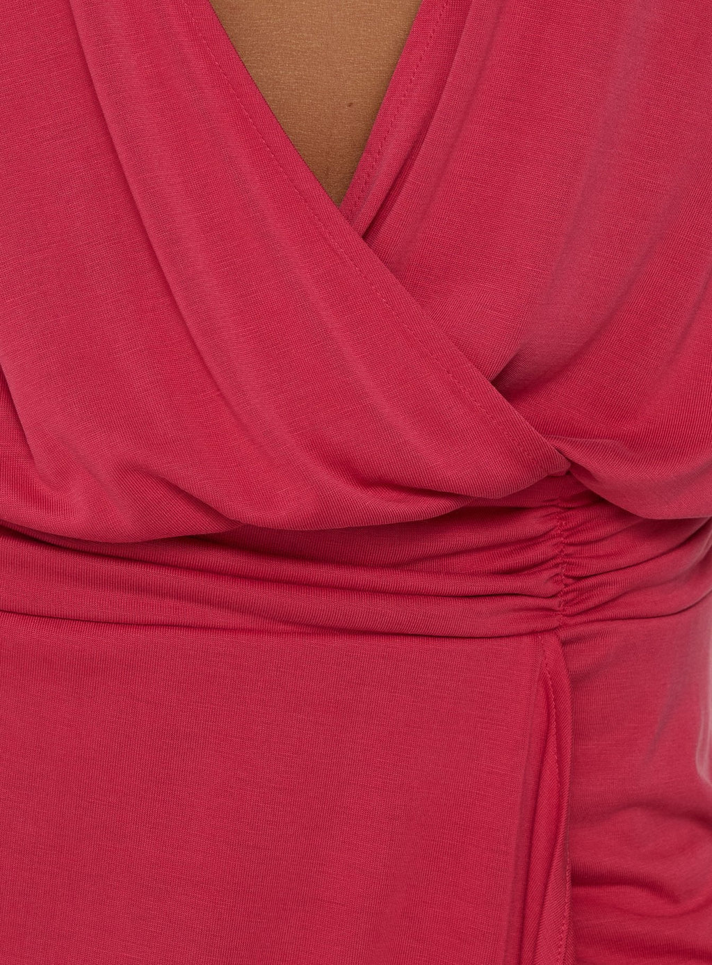 Vestido corto con escote pronunciado Carissima color guayaba