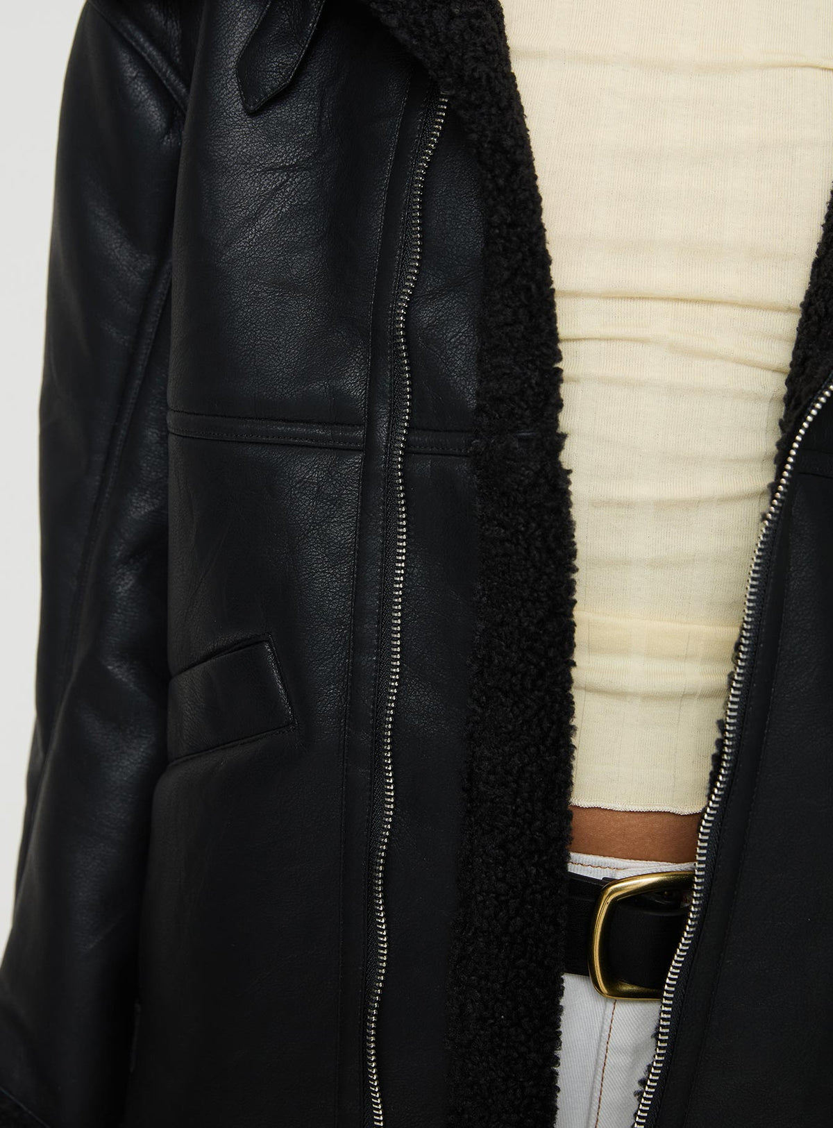 Chaqueta de borrego Jadu negra
