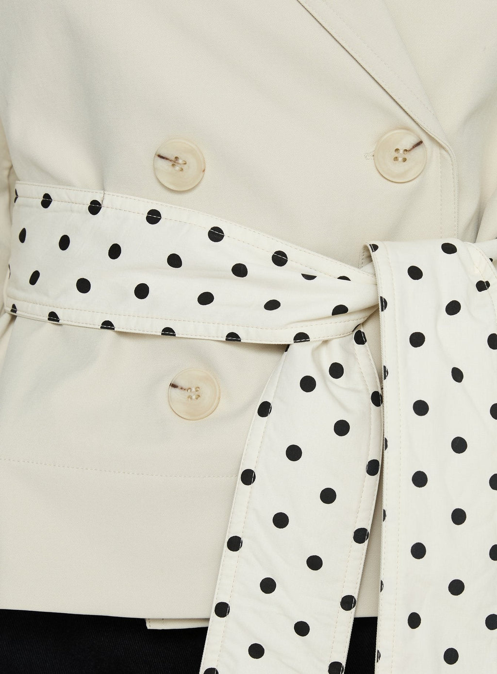 Gabardina corta Meriana beige con lunares