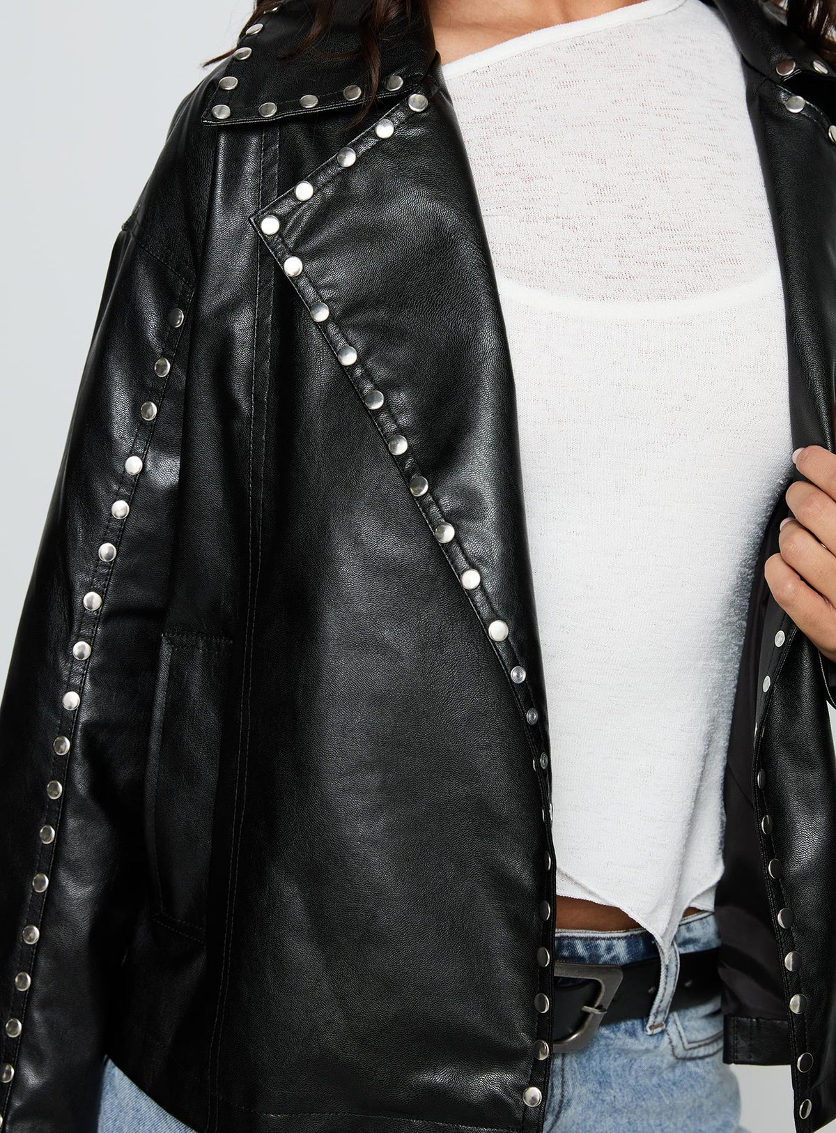 Chaqueta motera de piel sintética Kaeden con detalles de tachuelas en negro