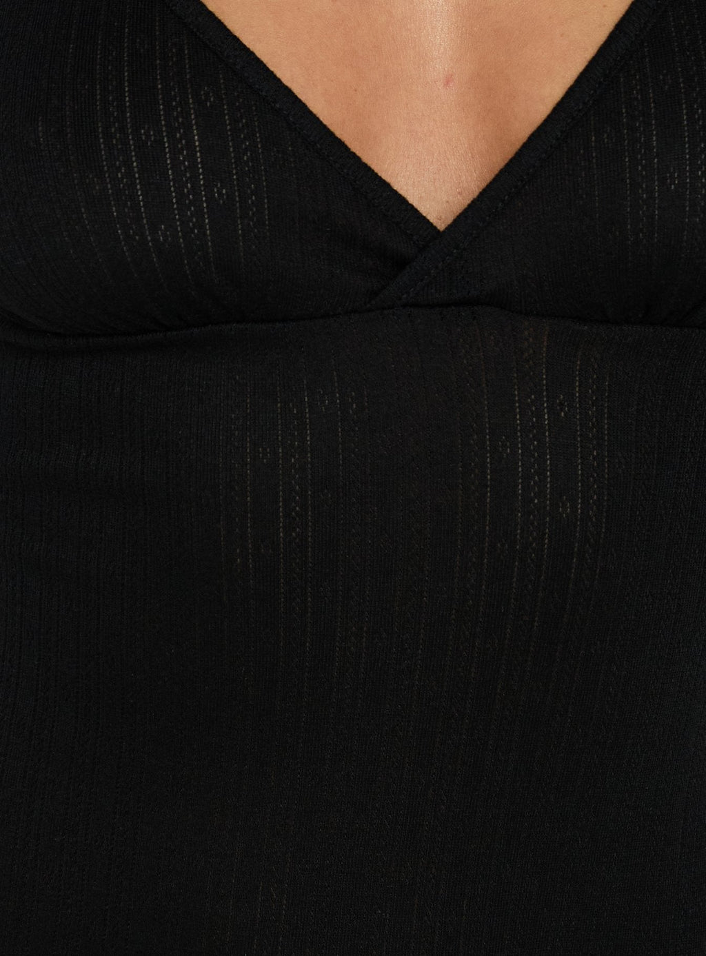 Vestido corto Kasiana con cuello en V cruzado negro