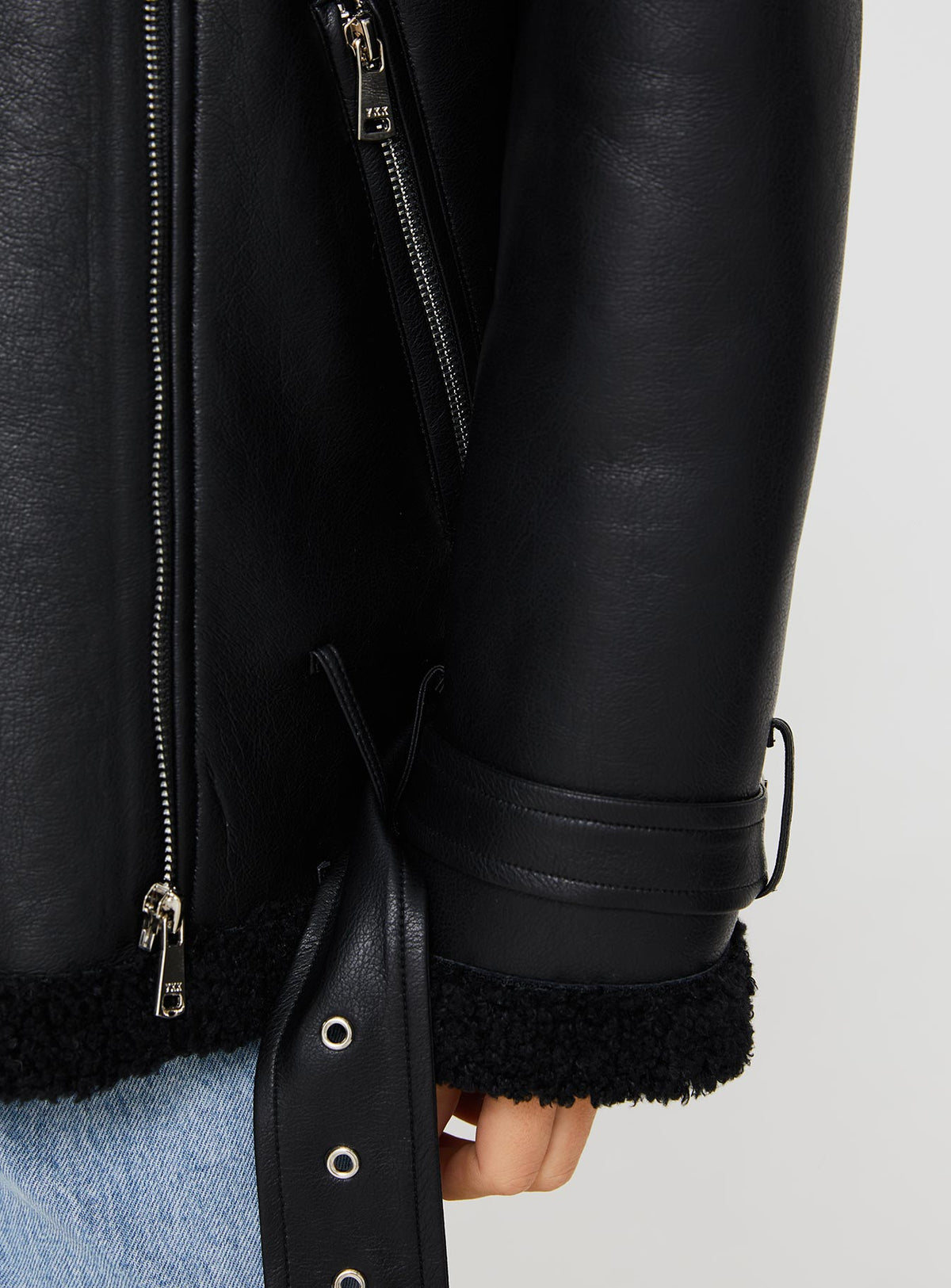 Chaqueta de piel sintética con borrego Maudie negra