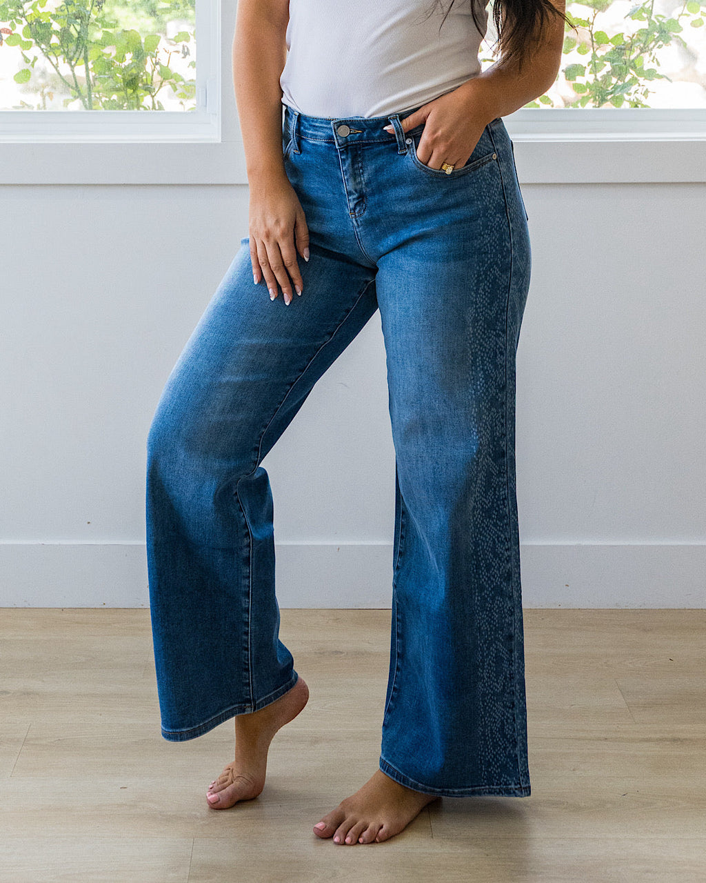 Jeans de pierna ancha con estampado de piel de serpiente Isla de KanCan