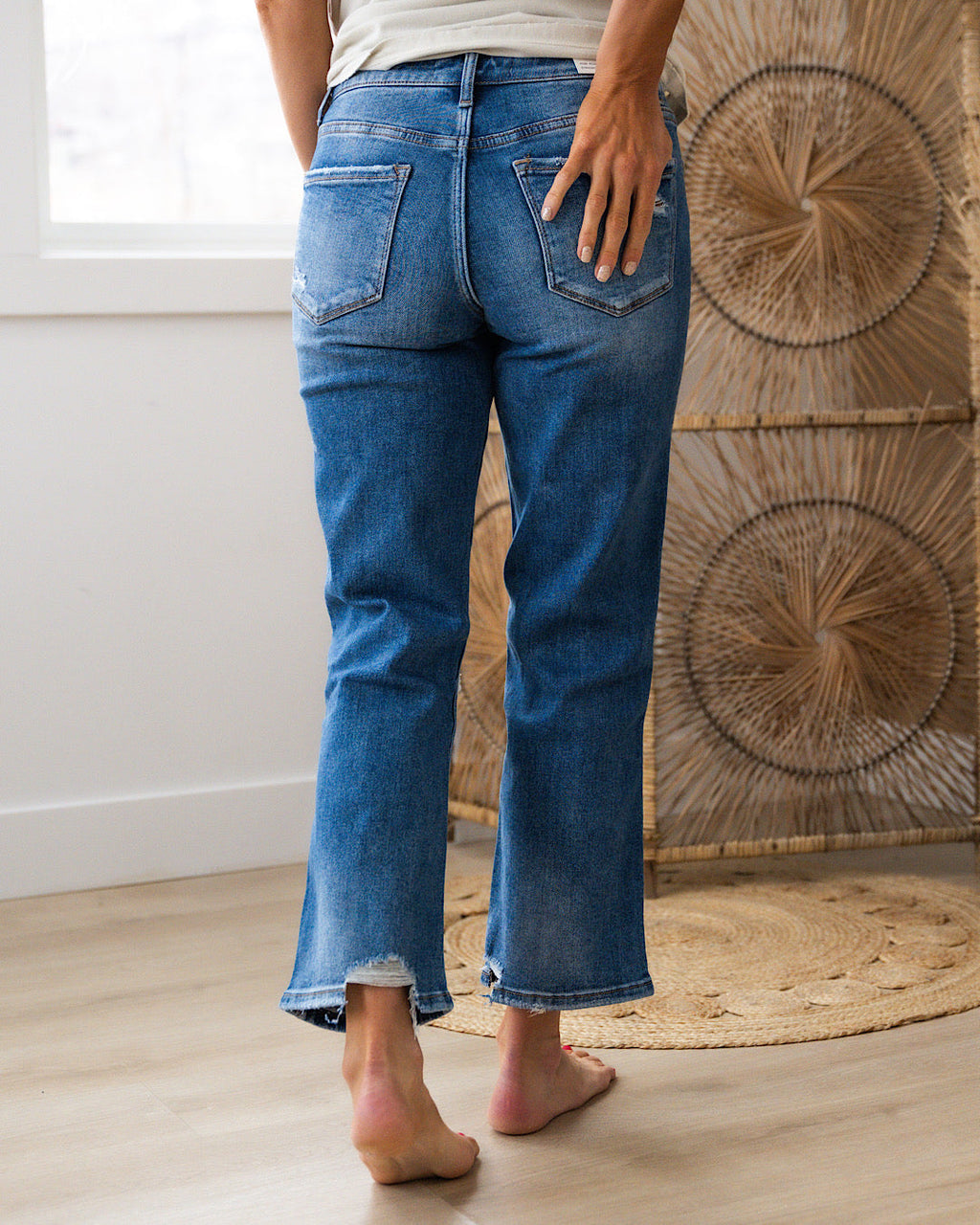 Jeans rectos con rodillas desgastadas Lovervet Audrey