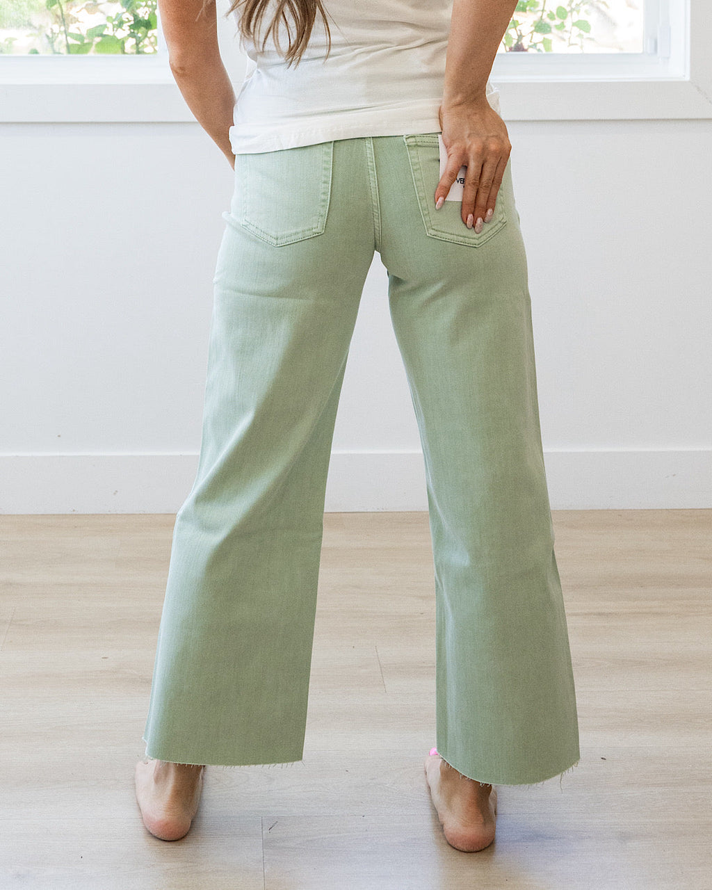 Jeans de tiro ancho recortados sin desgastes Vervet Skye - Menta