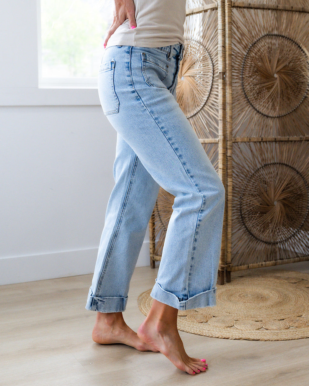 Vaqueros acampanados cortos con dobladillo enrollado Isabella de KanCan - Lavado claro