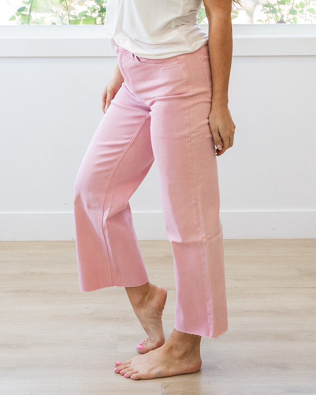 Vaqueros de pernera ancha, estilo corto y sin desgastes, marca Vervet Skye - Rosa