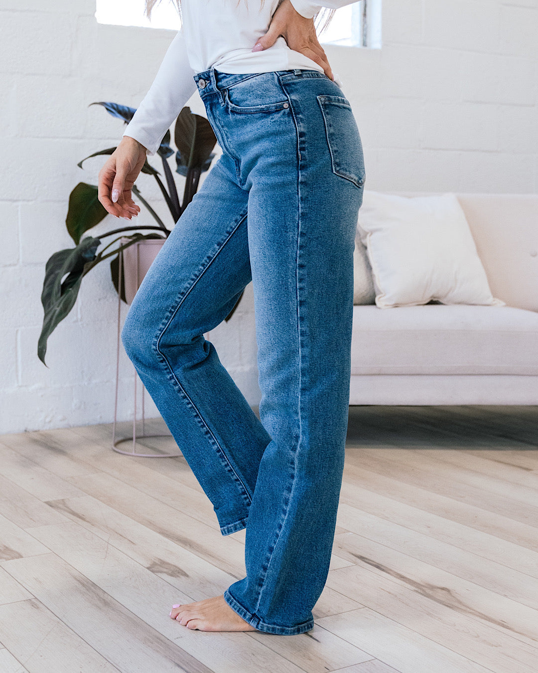 Jeans rectos Kathleen de KanCan sin efecto desgastado