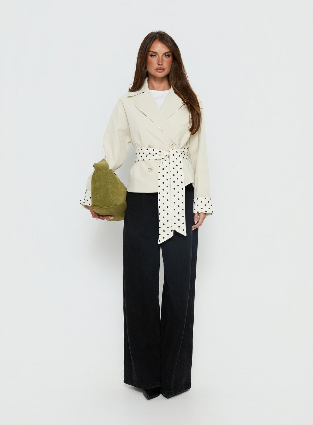 Gabardina corta Meriana beige con lunares