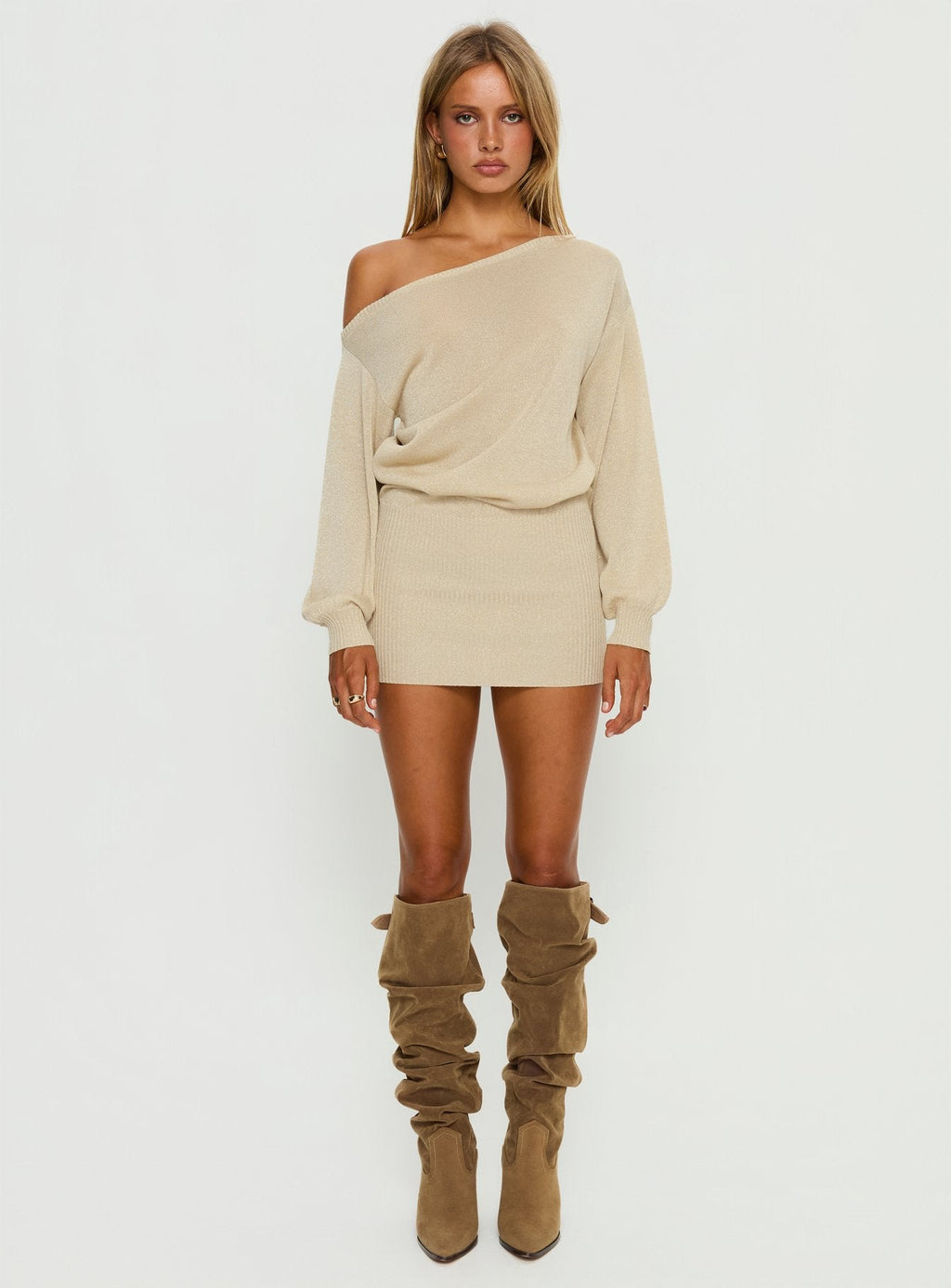 Mini vestido de punto dorado de manga larga con hombros descubiertos Johannah