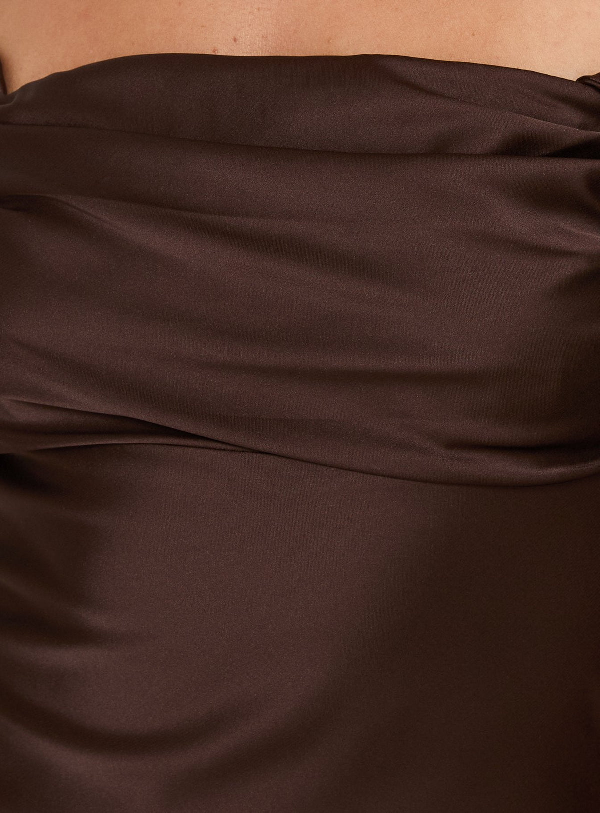 Vestido corto con hombros descubiertos Zabbarra chocolate