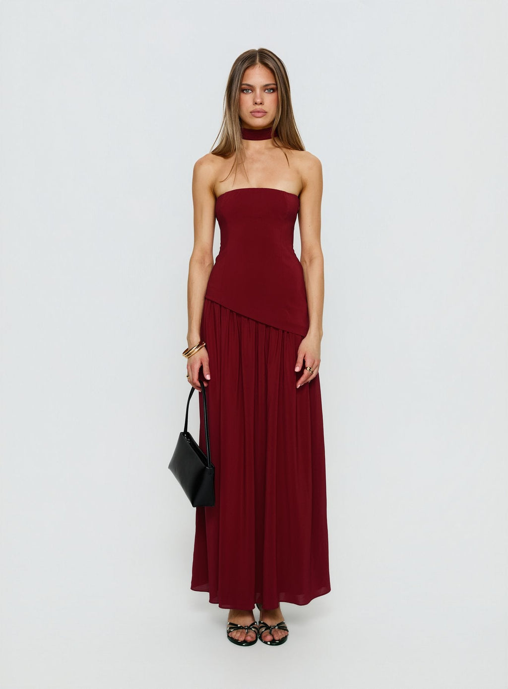 Vestido maxi Odela sin tirantes con bufanda y cintura baja color cereza