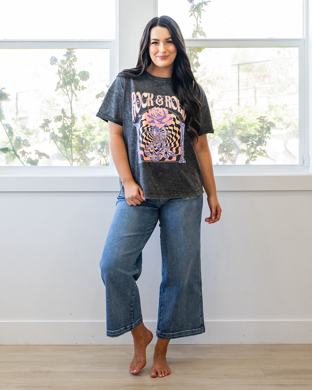 Camiseta Rock & Roll Rose con lavado mineral negro