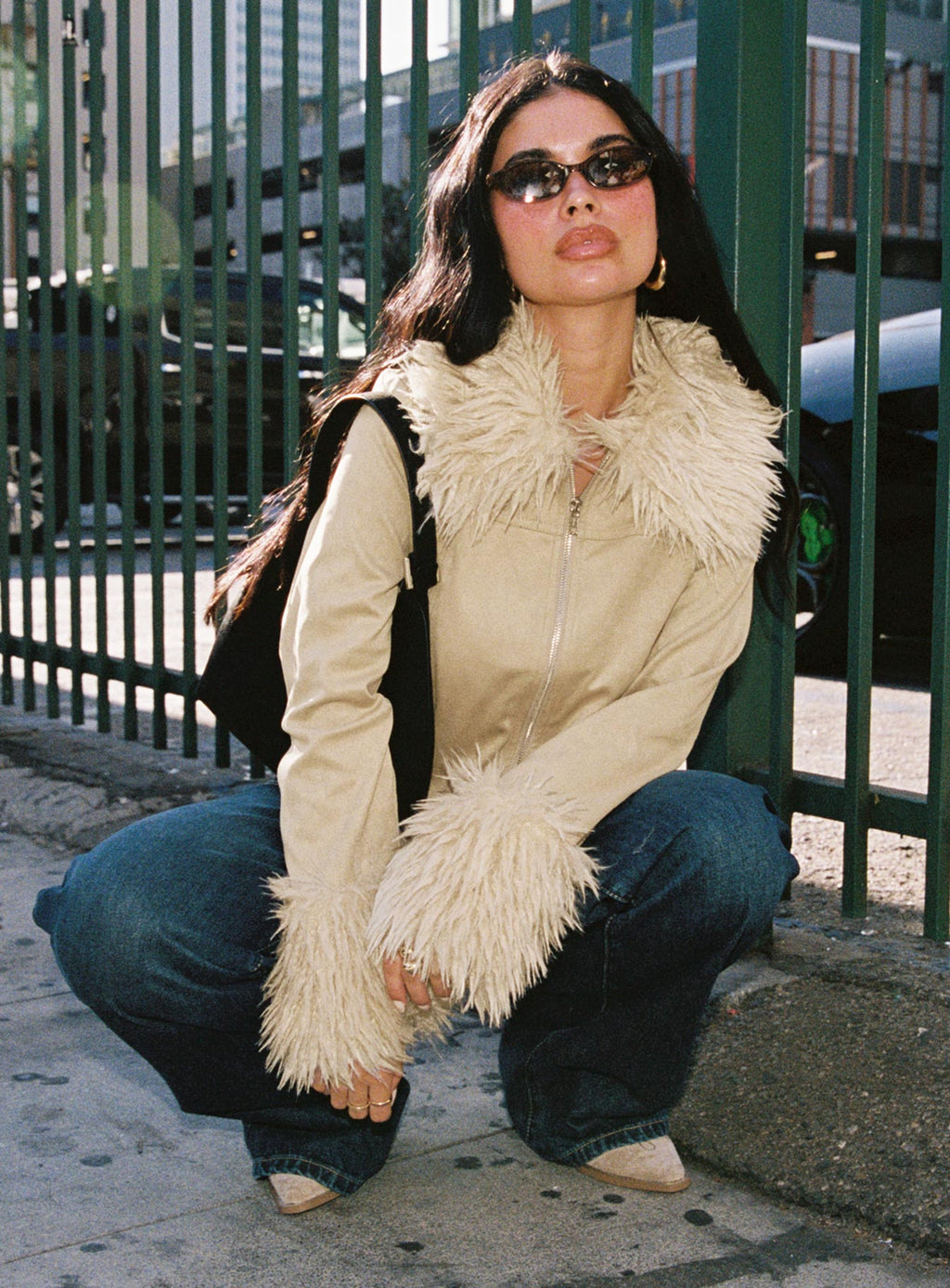 Chaqueta de gamuza Jeanna con detalle de piel sintética en color beige