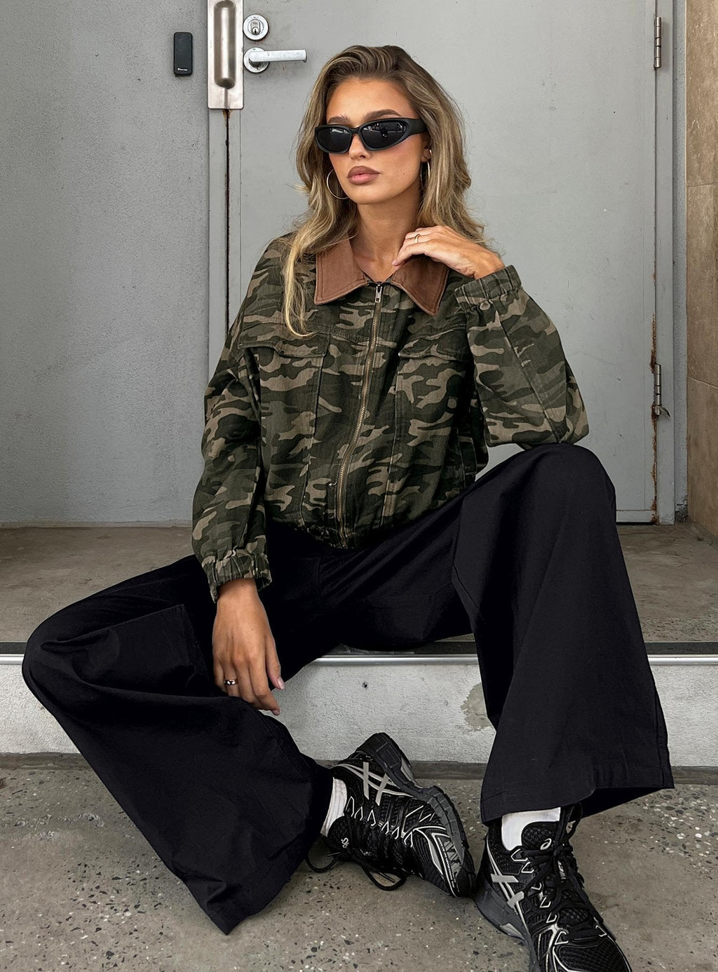 Chaqueta bomber extragrande Ramix con estampado de camuflaje