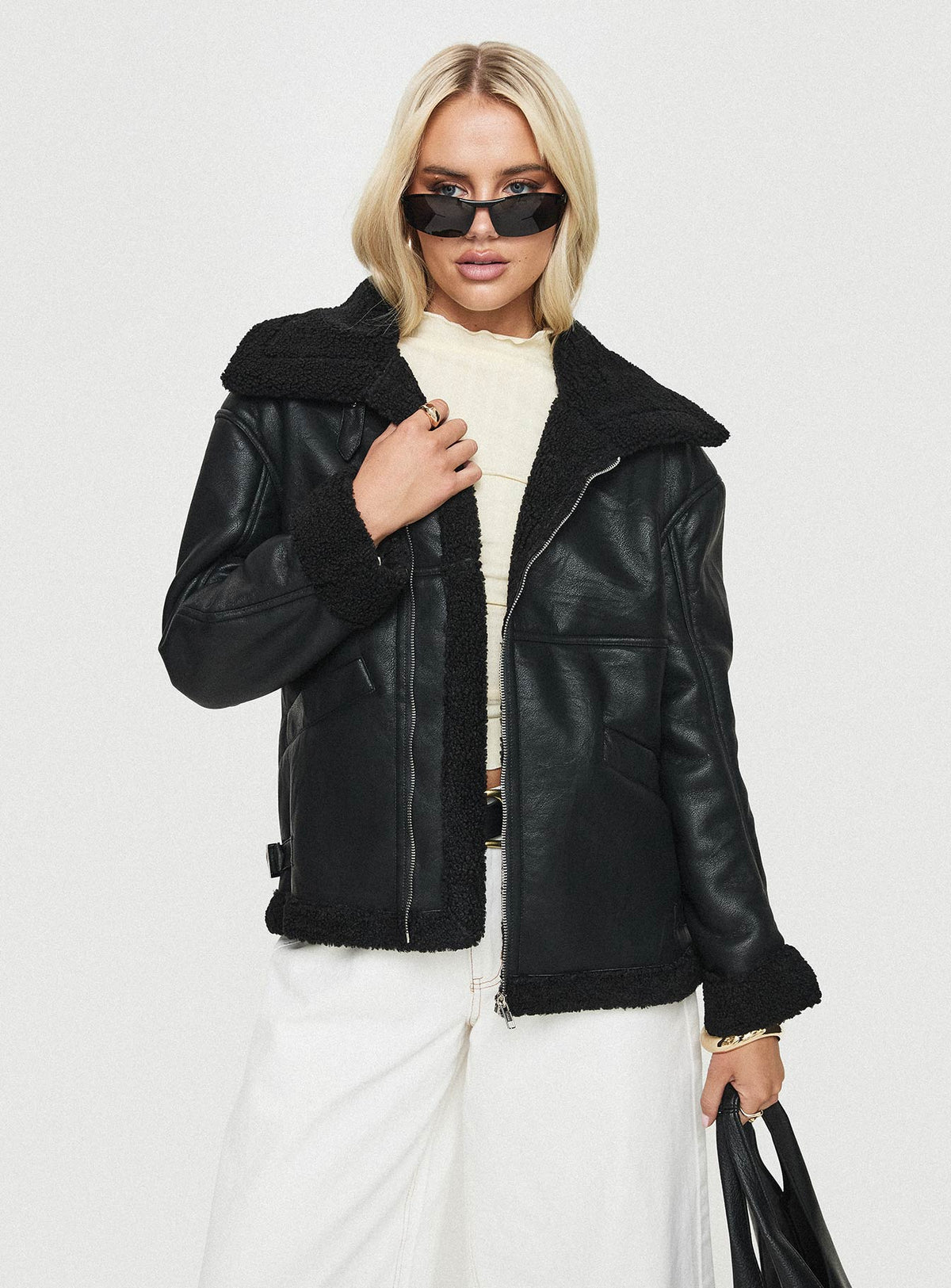 Chaqueta de borrego Jadu negra