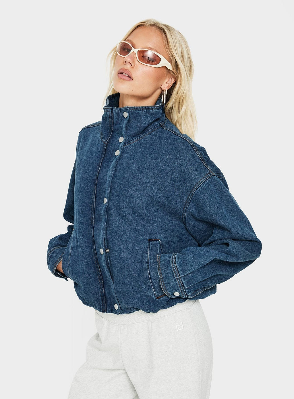 Chaqueta Soja Denim con cuello embudo en lavado azul medio
