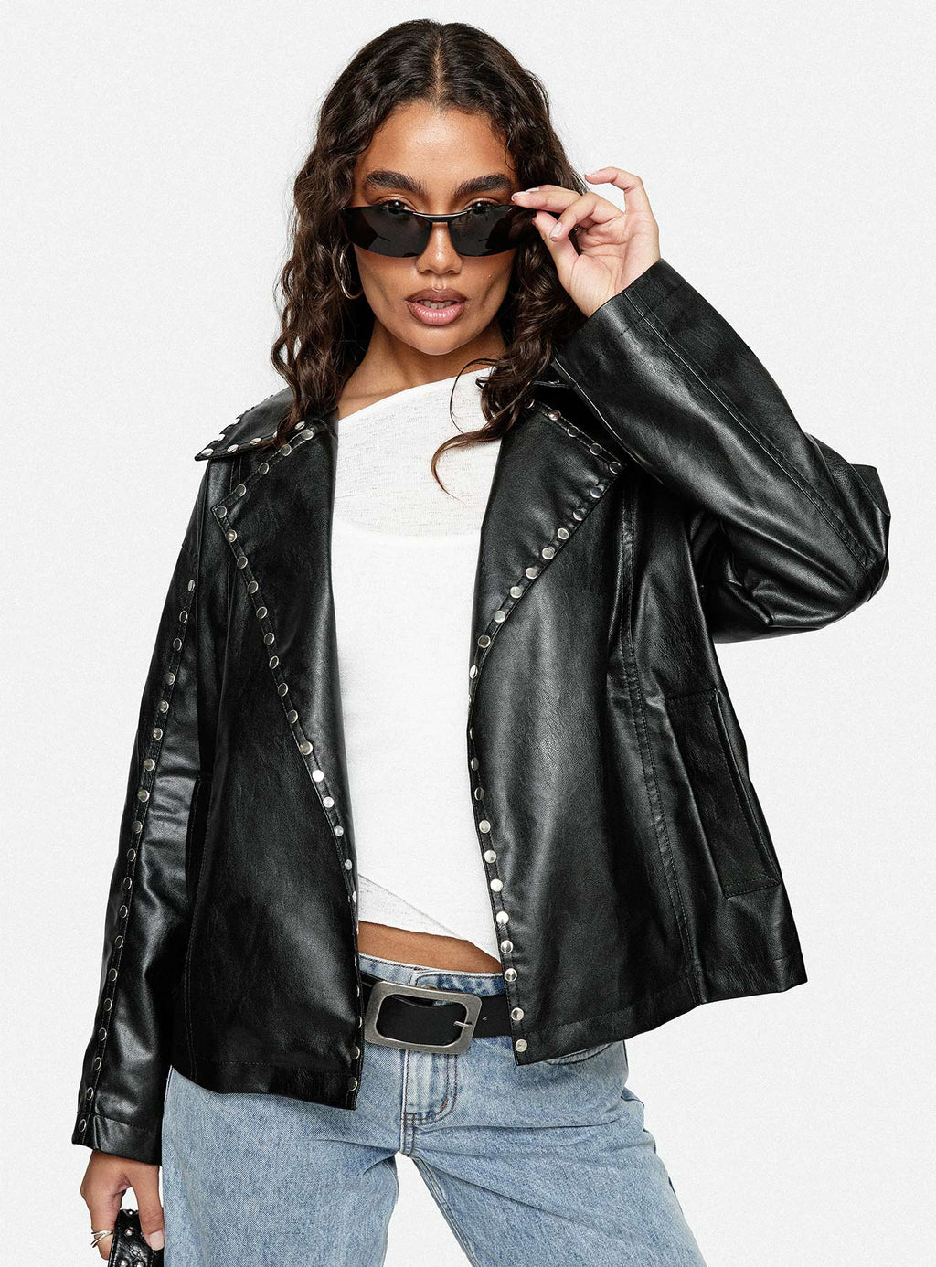 Chaqueta motera de piel sintética Kaeden con detalles de tachuelas en negro
