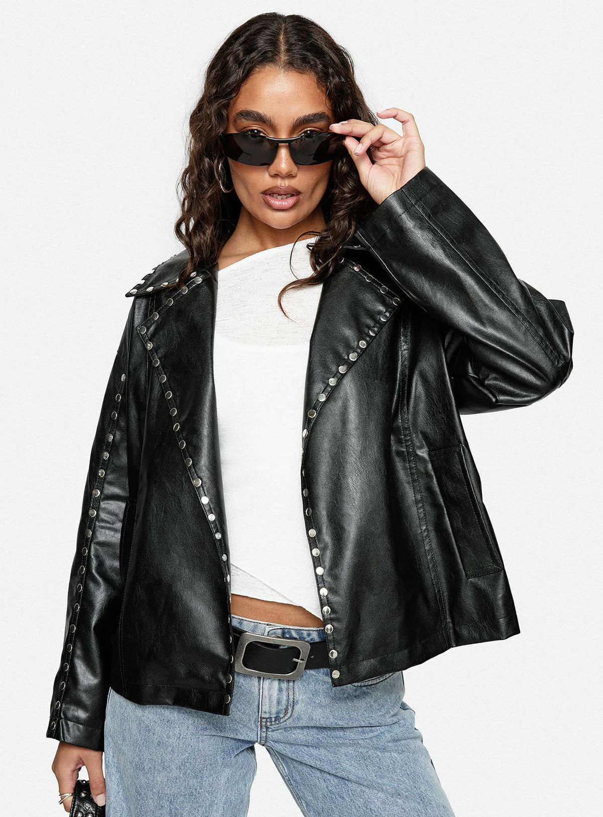 Chaqueta motera de piel sintética Kaeden con detalles de tachuelas en negro