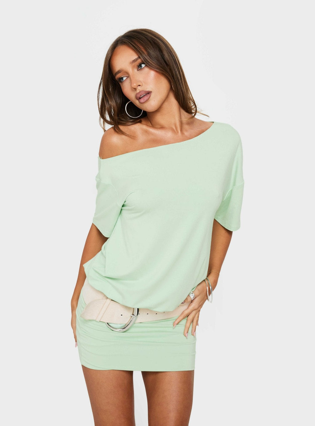 Minivestido drapeado con hombros descubiertos Ashlinn Menta Jalea