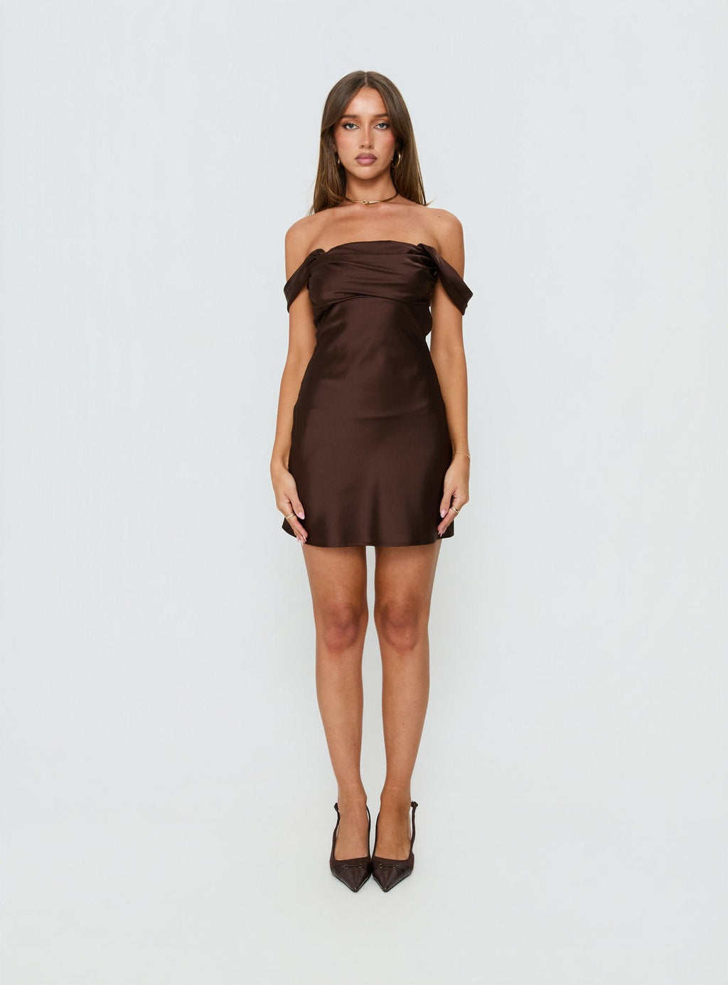 Vestido corto con hombros descubiertos Zabbarra chocolate
