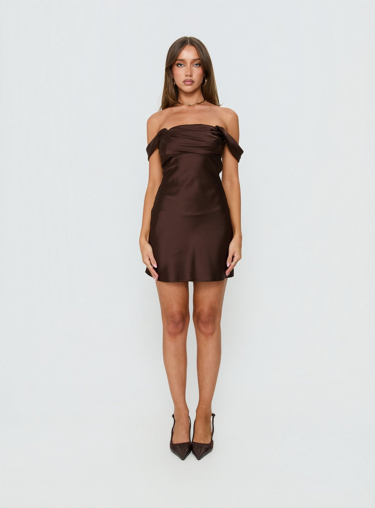 Vestido corto con hombros descubiertos Zabbarra chocolate