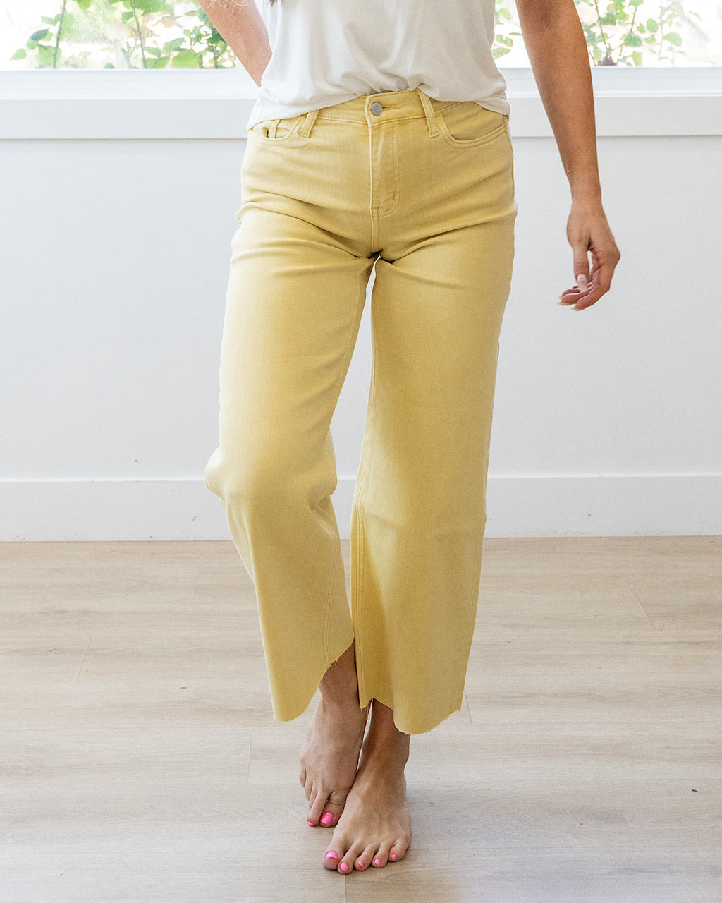 Jeans de pierna ancha recortados Vervet Skye sin desgaste - Amarillo bebé