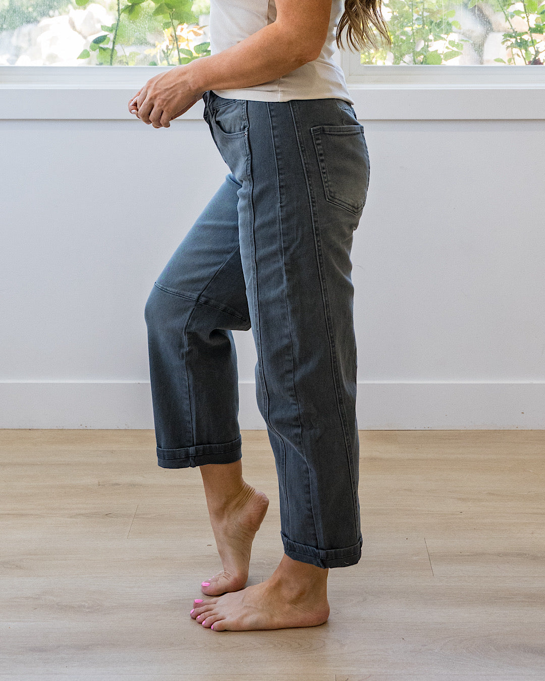 ¡NUEVO! Jeans Alexandra estilo Barrel sin efecto desgastado - Negro ceniza
