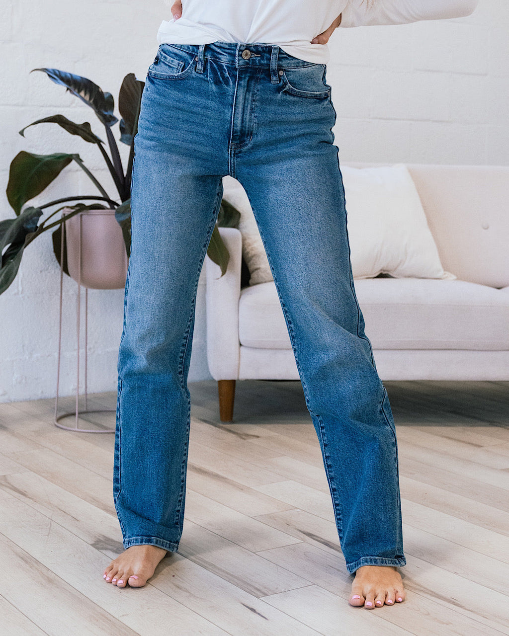Jeans rectos Kathleen de KanCan sin efecto desgastado