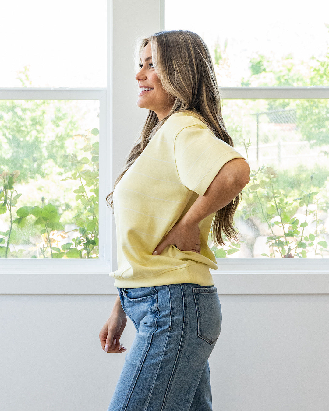 Top a rayas de tela tipo neopreno Macey - Limón y Crema