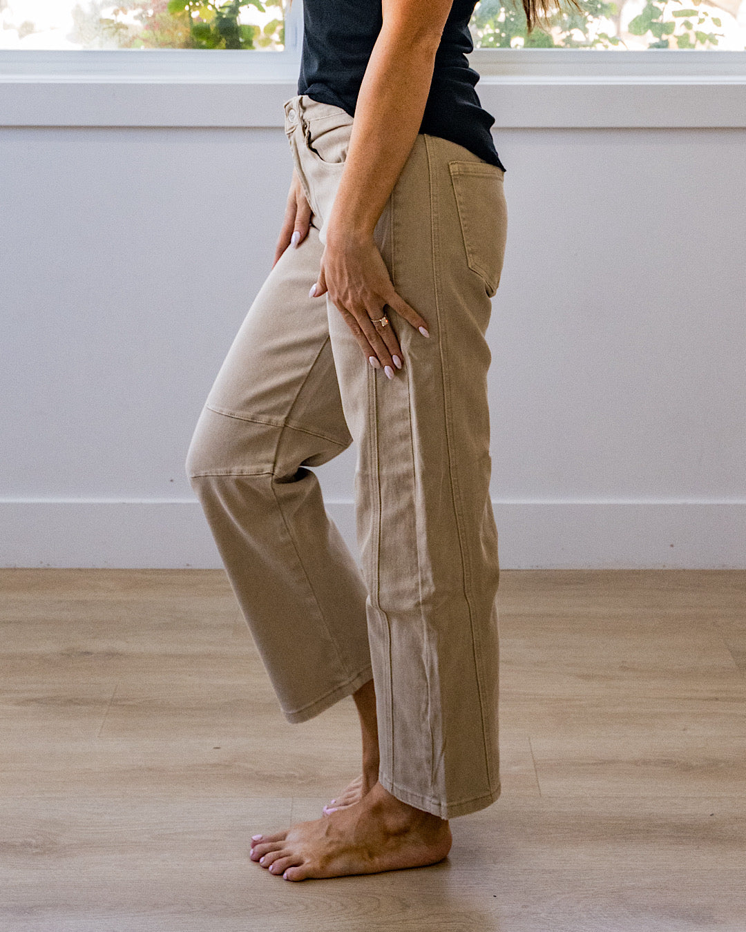 ¡NUEVO! Jeans Alexandra Barrel sin efecto desgastado - Color Ash Mocha