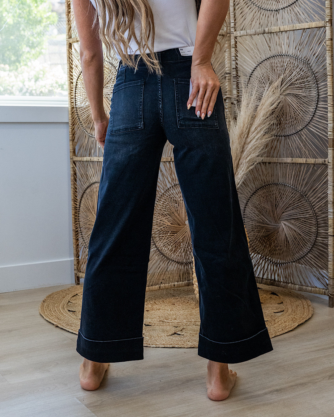 Jeans de pierna ancha Vervet Maggie con dobladillo enrollado y cintura elástica - Negro