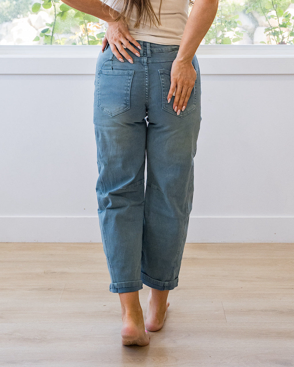 ¡NUEVO! Jeans Alexandra estilo barrel sin efecto desgastado - Turquesa
