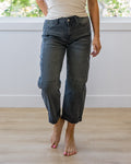 ¡NUEVO! Jeans Alexandra estilo Barrel sin efecto desgastado - Negro ceniza