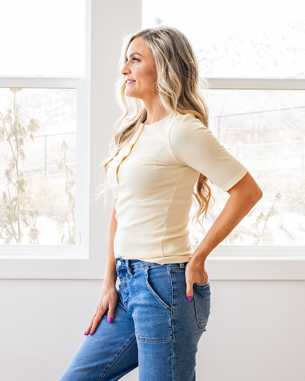 Top Henley de canalé fino Emmy - Amarillo mantequilla