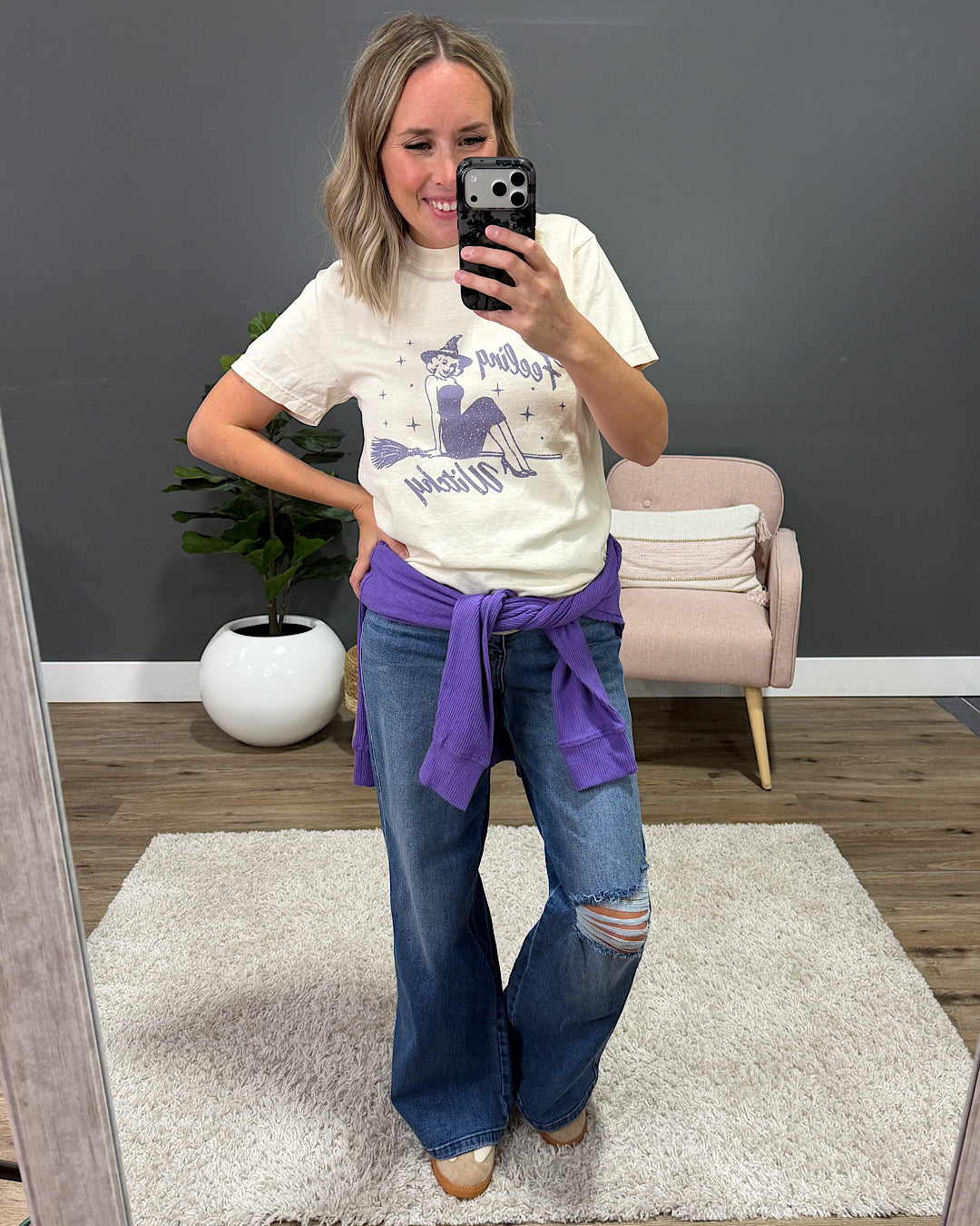 ¡NUEVO! Camiseta color marfil "Feeling Witchy"