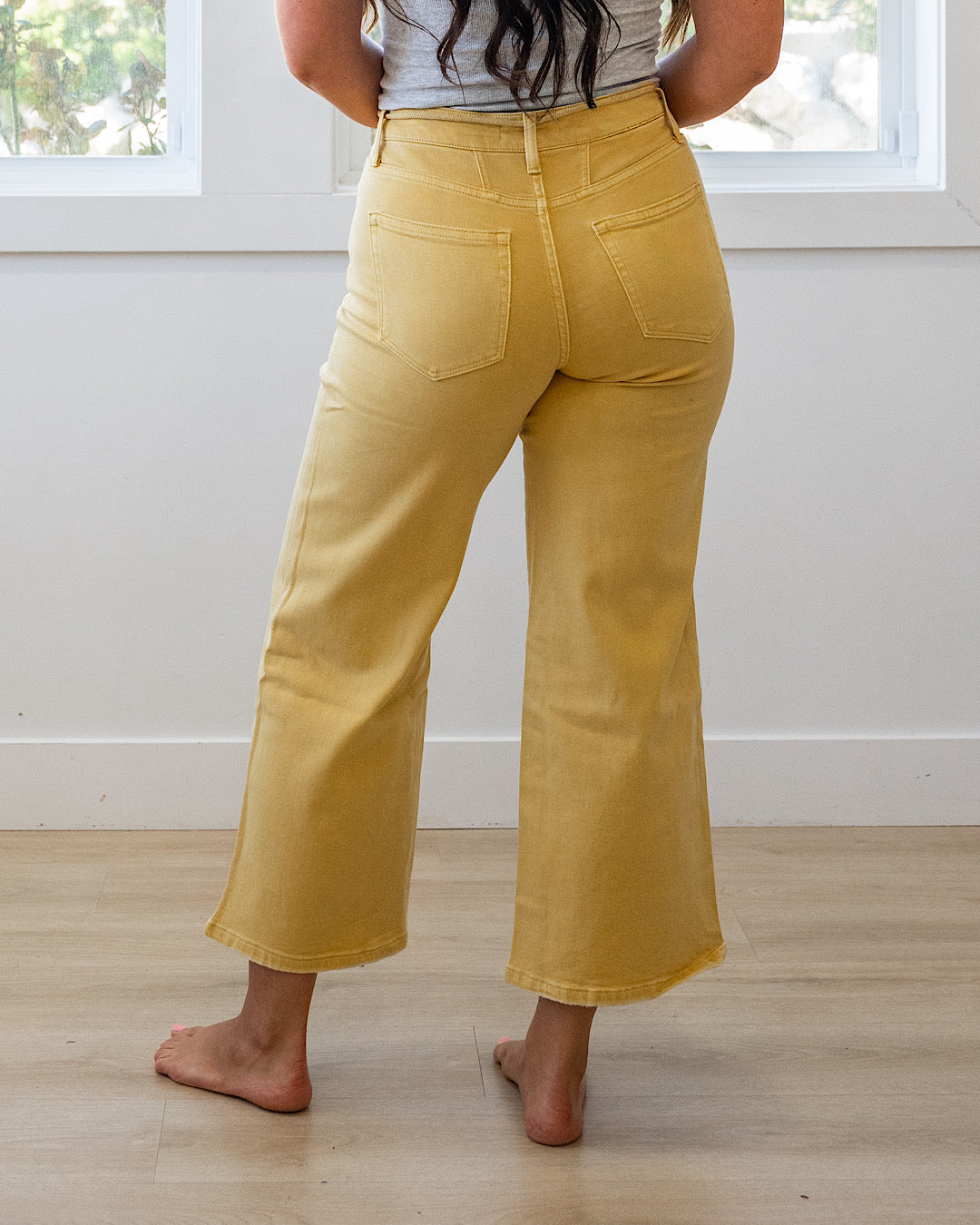 Jeans de pierna ancha y corte cropped Vervet Kacie - Marigold