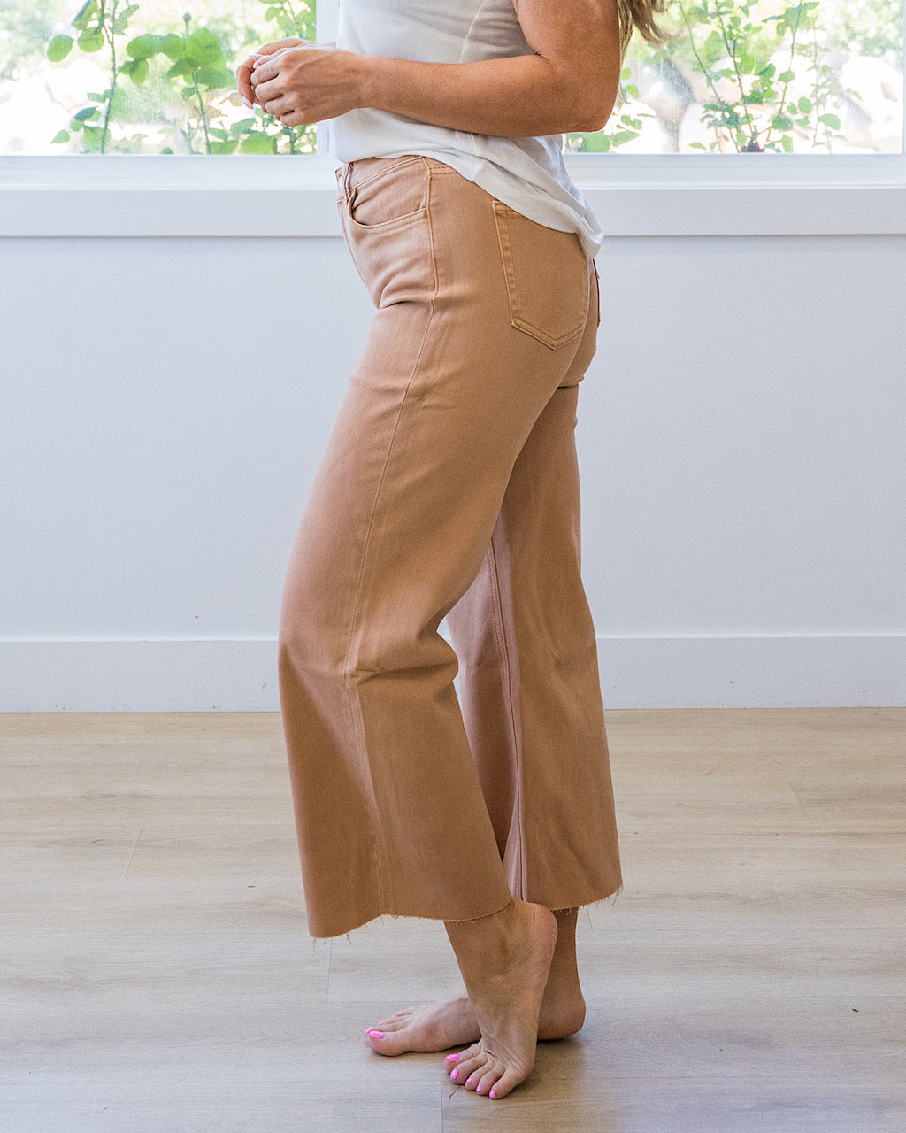 Vaqueros de pierna ancha estilo crop Vervet Skye sin roturas - Mocha