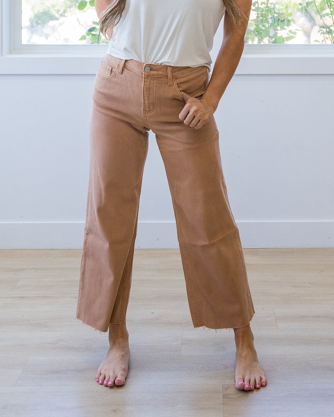 Vaqueros de pierna ancha estilo crop Vervet Skye sin roturas - Mocha