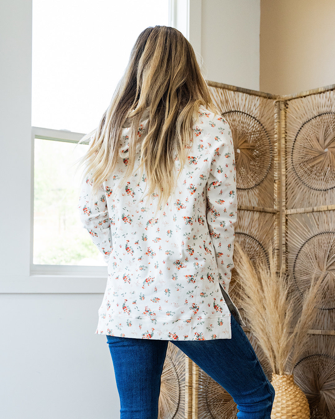 Sudadera con capucha y aberturas laterales Fresh Blooms de Ampersand Ave, VENTA FINAL