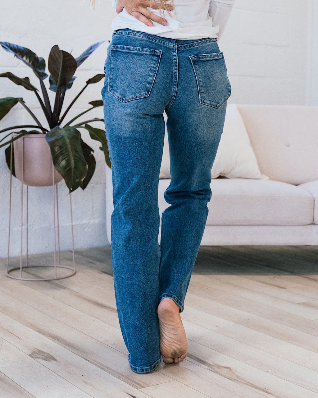 Jeans rectos Kathleen de KanCan sin efecto desgastado
