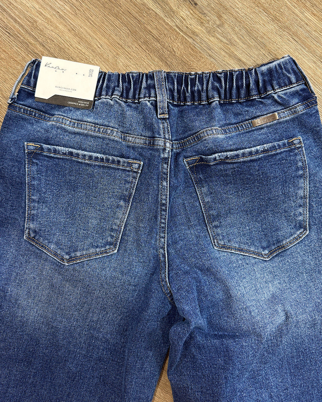 Jeans KanCan Jennifer de pernera ancha con dobladillo enrollado - Lavado oscuro