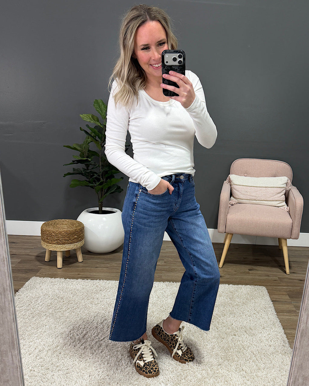 Jeans de pierna ancha con tachuelas KanCan Raelynn VENTA FINAL