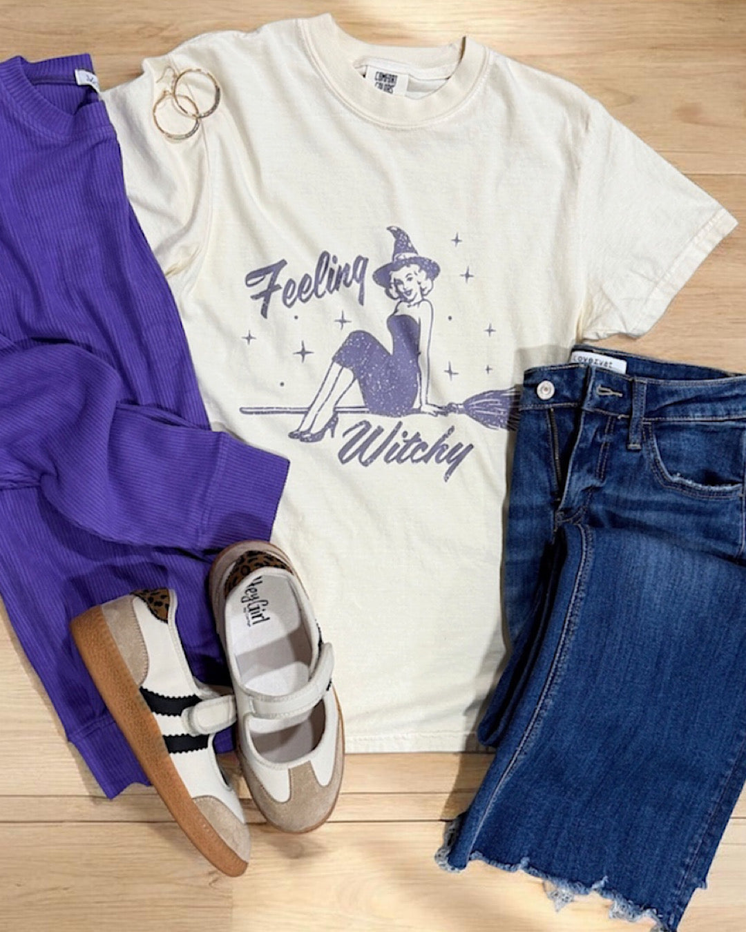 ¡NUEVO! Camiseta color marfil "Feeling Witchy"